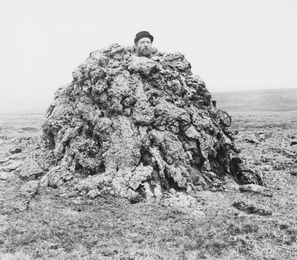 Мужчина внутри магмы на лавовой равнине, Исландия, 1893 год