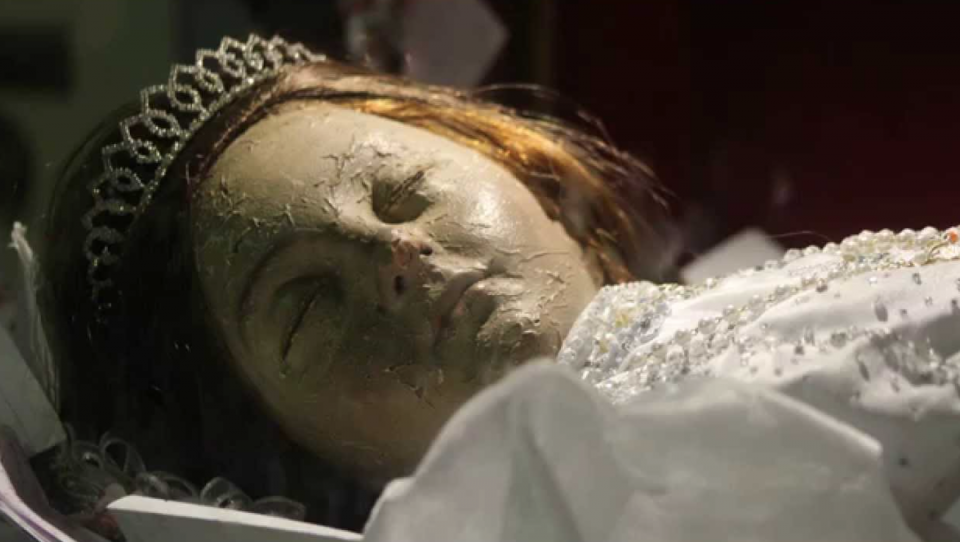 300 летняя мумия открыла глаза