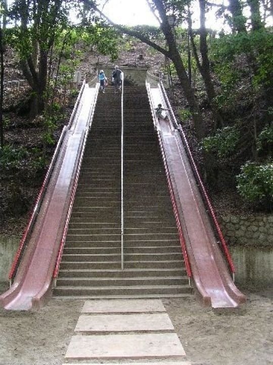 как быстро спуститься по лестнице