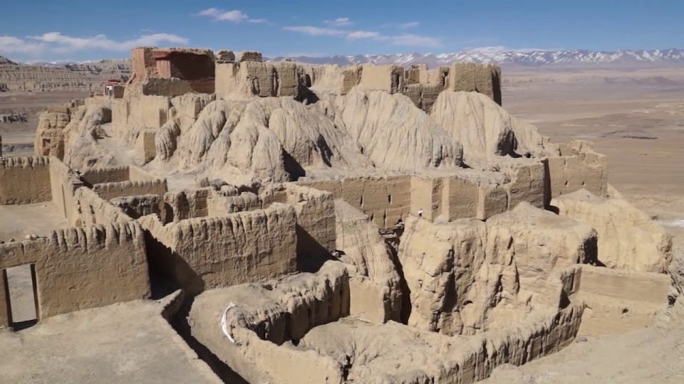 Руины города Цапаранг в Тибете - загадочное царство Гуге