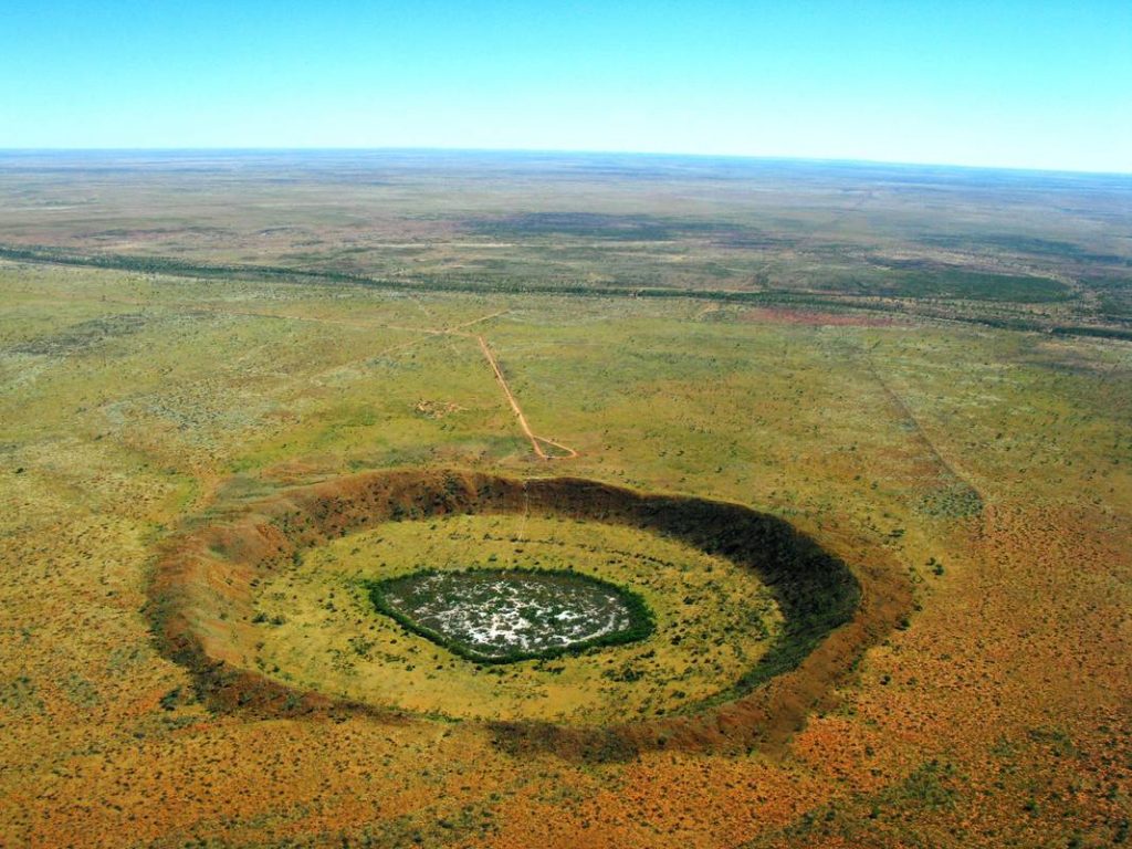 Wolfe Creek - таинственный метеоритный кратер в Австралии