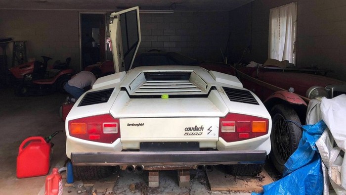 Lamborghini в гараже
