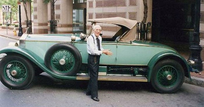 98-летний американец 80 лет проездил на своем любимом Rolls-Royce